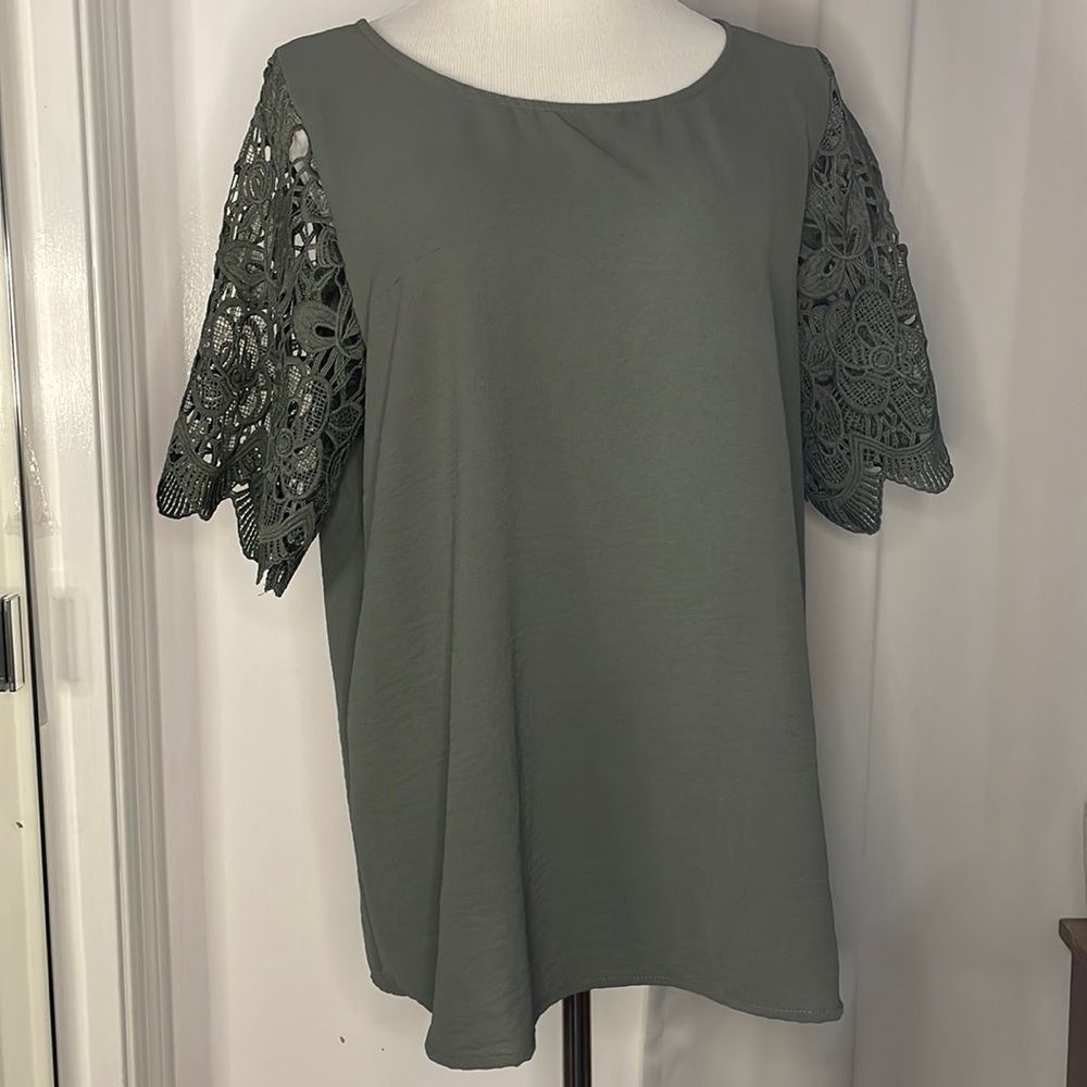 Olive green blouse with lace scalloped sleeves! Size 2X